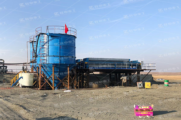 200平方的壓濾機(jī)有嗎？污泥脫水機(jī)多少錢(qián)一臺(tái)？